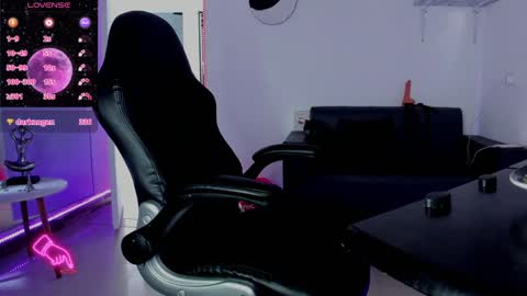 Snapshot of zhoestrong chatting on 01-17-25, 06:44 zhoestrong online show from 01-17-25, 06:44