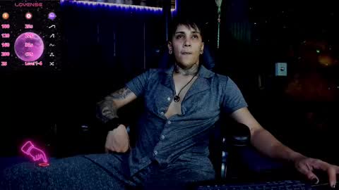 Snapshot of zhoestrong chatting on 03-09-25, 10:19 zhoestrong online show from 03-09-25, 10:19