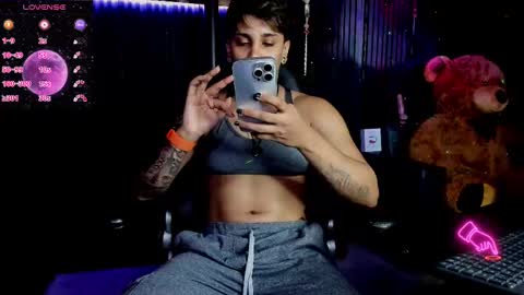 Snapshot of zhoestrong chatting on 03-12-25, 11:01 zhoestrong online show from 03-12-25, 11:01