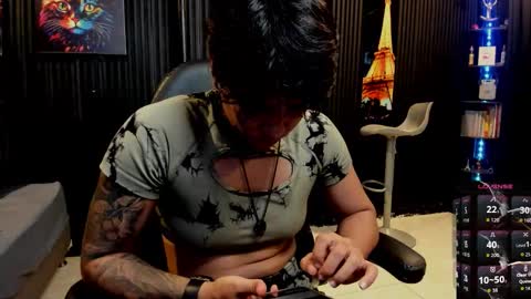 Snapshot of zhoestrong chatting on 09-28-25, 10:26 zhoestrong online show from 09-28-25, 10:26