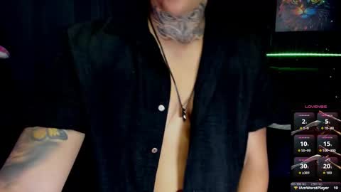 Snapshot of zhoestrong chatting on 10-23-25, 11:24 zhoestrong online show from 10-23-25, 11:24