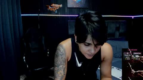 Snapshot of zhoestrong chatting on 10-31-25, 10:00 zhoestrong online show from 10-31-25, 10:00