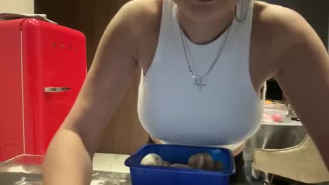 Snapshot of zidya06 chatting on 11-21-25, 01:54 Nensi online show from 11-21-25, 01:54