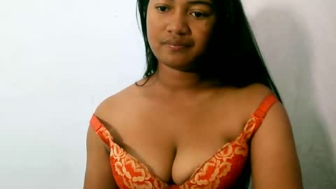 Snapshot of zina479102 chatting on 07-17-26, 02:13 elly online show from 07-17-26, 02:13