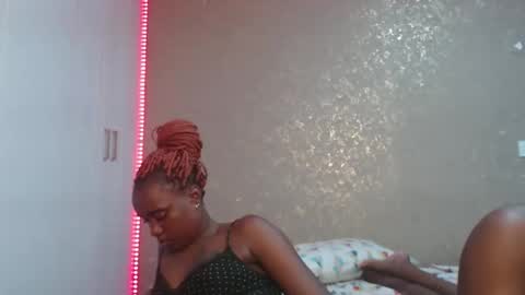 Snapshot of zinadine_ chatting on 03-04-26, 04:29 Zinadine online show from 03-04-26, 04:29