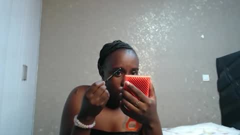 Snapshot of zinadine_ chatting on 03-17-26, 02:42 Zinadine online show from 03-17-26, 02:42