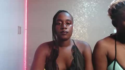 Snapshot of zinadine_ chatting on 03-18-26, 03:15 Zinadine online show from 03-18-26, 03:15