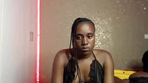 Snapshot of zinadine_ chatting on 03-19-26, 04:38 Zinadine online show from 03-19-26, 04:38