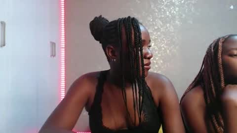 Snapshot of zinadine_ chatting on 03-21-26, 03:26 Zinadine online show from 03-21-26, 03:26