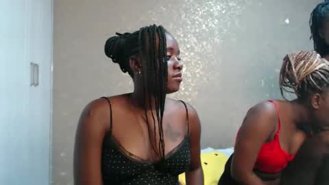 Snapshot of zinadine_ chatting on 03-23-26, 03:49 Zinadine online show from 03-23-26, 03:49