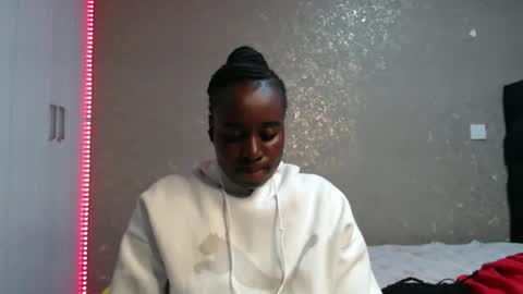 Snapshot of zinadine_ chatting on 03-25-26, 05:24 Zinadine online show from 03-25-26, 05:24