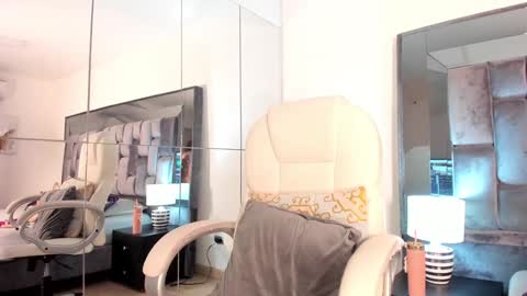Snapshot of zinnia_mosley chatting on 01-21-25, 05:20 Nia online show from 01-21-25, 05:20