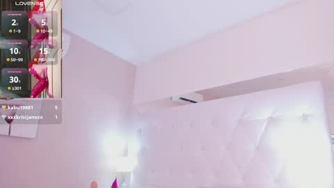Snapshot of zinnia_mosley chatting on 02-21-25, 02:48 Nia online show from 02-21-25, 02:48