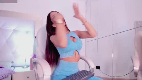 Snapshot of zinnia_mosley chatting on 02-23-25, 11:44 Nia online show from 02-23-25, 11:44