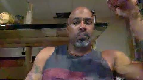 Snapshot of zionlion22 chatting on 10-14-25, 01:06 zionlion22 online show from 10-14-25, 01:06