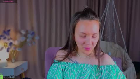 Zlata  Mon Tue Thu Fri Sun Sa GMT 3 0000pm - 0600pm  online show from 10-04-25, 05:00