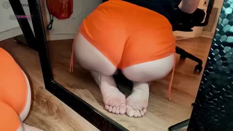 Snapshot of zlatalata chatting on 11-04-25, 02:27 zlatalata online show from 11-04-25, 02:27