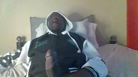 Zlatann2012 online show from 11-28-25, 03:31