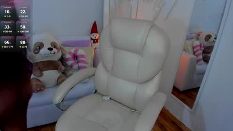 Zobe Love online show from 12-17-24, 05:36