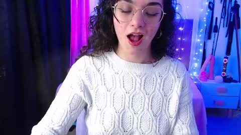 zoe_0111 online show from 12-21-24, 04:36