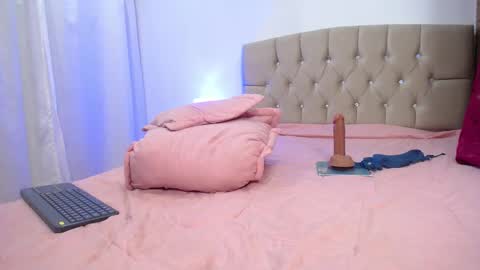 ZOEE online show from 02-13-25, 03:07