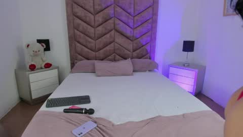 Snapshot of zoe_banx chatting on 03-28-26, 08:25 Zoe Banx online show from 03-28-26, 08:25