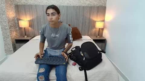 Zoe online show from 12-14-25, 11:37