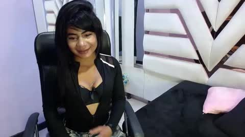 Zoe Browns online show from 10-17-25, 02:37