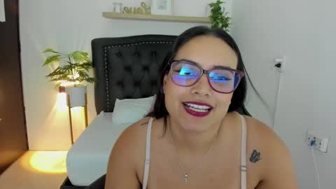 Zoe  online show from 01-06-25, 03:40