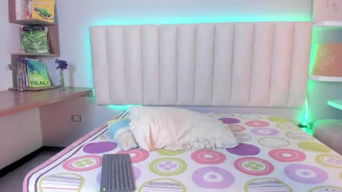 Snapshot of zoe_henderson chatting on 03-26-26, 03:12 zoe_henderson online show from 03-26-26, 03:12