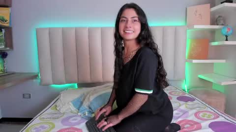 Snapshot of zoe_henderson chatting on 03-27-26, 02:39 zoe_henderson online show from 03-27-26, 02:39