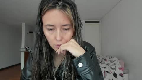 Snapshot of zoe_jeane_beker chatting on 03-30-26, 10:22 ZOE online show from 03-30-26, 10:22