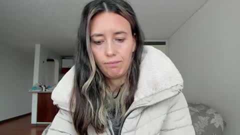 Snapshot of zoe_jeane_beker chatting on 04-03-26, 10:08 ZOE online show from 04-03-26, 10:08