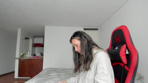 Snapshot of zoe_jeane_beker chatting on 04-30-26, 10:36 ZOE online show from 04-30-26, 10:36