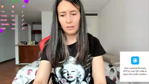 Snapshot of zoe_jeane_beker chatting on 06-25-26, 08:02 ZOE online show from 06-25-26, 08:02
