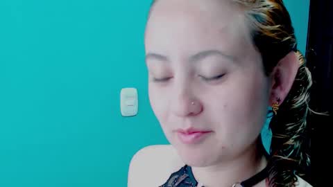 Zoe online show from 01-06-25, 01:19