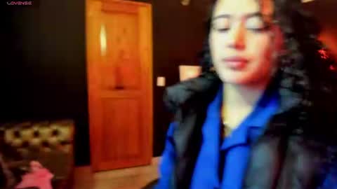 Snapshot of zoe_lara_34 chatting on 07-12-26, 02:02 zoe online show from 07-12-26, 02:02