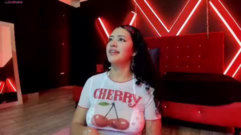 Snapshot of zoe_lara_34 chatting on 07-20-26, 03:10 zoe online show from 07-20-26, 03:10