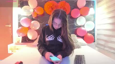 Zoe online show from 02-18-26, 12:01