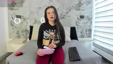 Zoe online show from 03-12-26, 12:00