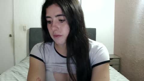 Snapshot of zoe_mill33r chatting on 01-11-25, 03:55 Zoe online show from 01-11-25, 03:55