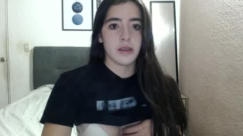 Snapshot of zoe_mill33r chatting on 02-06-25, 04:10 Zoe online show from 02-06-25, 04:10