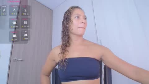 Snapshot of zoe_moon85 chatting on 10-28-25, 08:55 zoe online show from 10-28-25, 08:55