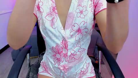 Snapshot of zoe_moreau chatting on 04-07-26, 07:25 zoe_moreau online show from 04-07-26, 07:25