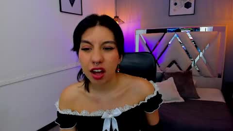 Snapshot of zoe_moreau chatting on 04-10-26, 08:35 zoe_moreau online show from 04-10-26, 08:35
