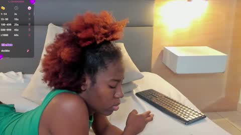 Snapshot of zoe_novakk chatting on 10-21-25, 04:19 Zoe Novakk online show from 10-21-25, 04:19