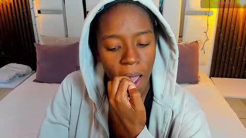 Zoe Novakk  online show from 12-15-25, 03:05