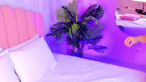 Snapshot of zoe_rivers chatting on 02-19-25, 06:10 Zoe online show from 02-19-25, 06:10