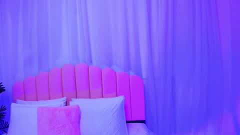 Snapshot of zoe_rivers chatting on 02-22-25, 05:24 Zoe online show from 02-22-25, 05:24