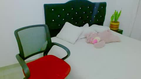 Snapshot of zoe_sexy69 chatting on 11-14-25, 11:24 ZOE online show from 11-14-25, 11:24